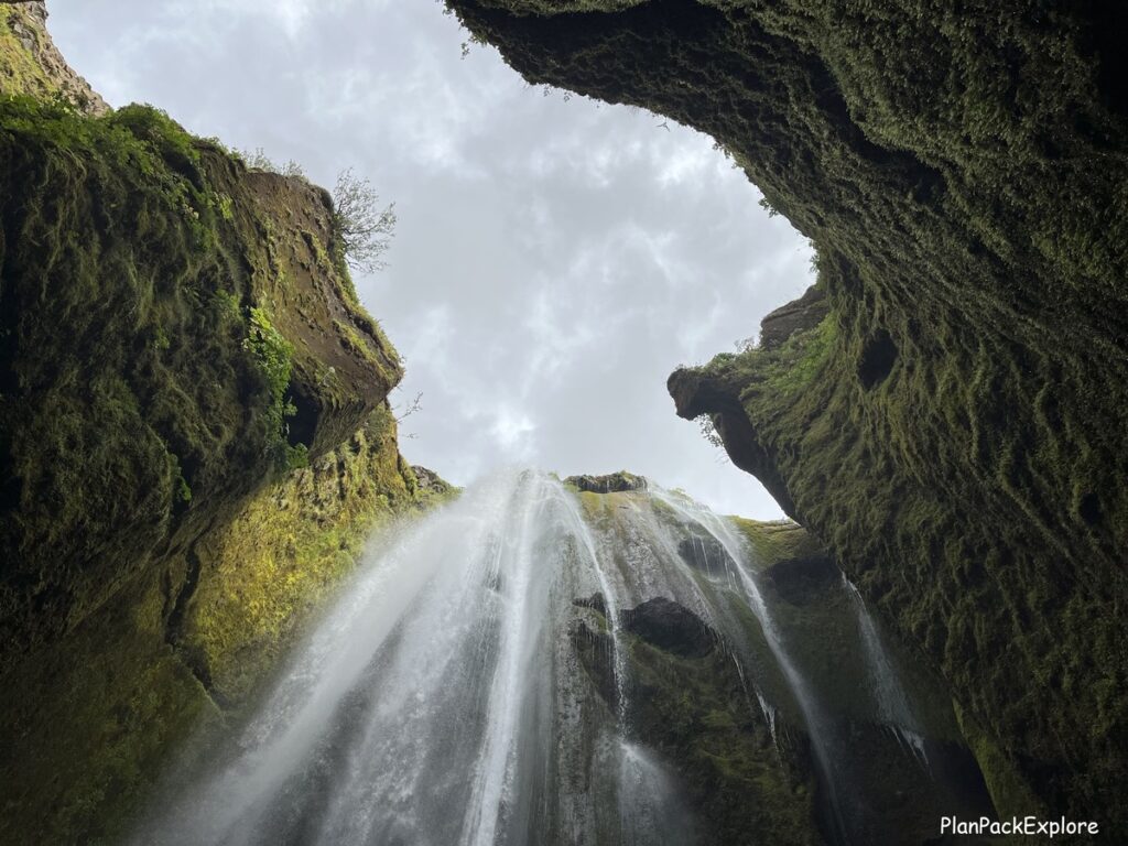 Opening in the rocks on top of Gljufrabui waterfall.
