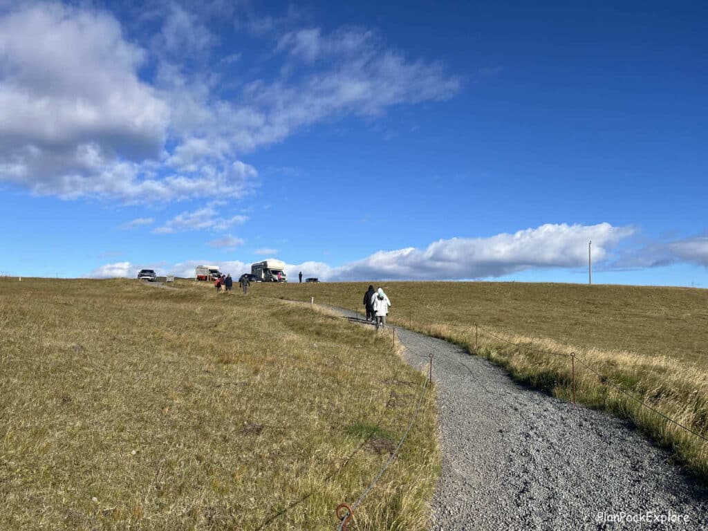 A gravel path to the Fjadragljufur Canyon viewpoint in Iceland.