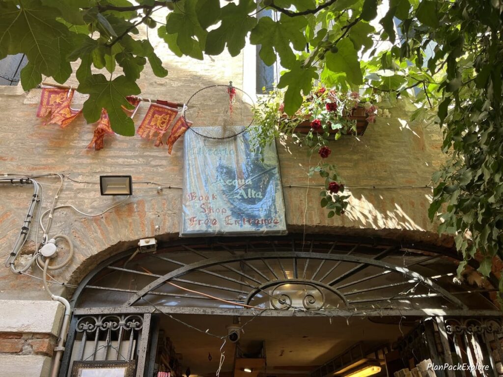 A sign above the door to a bookstore called Libraria Acqua Alta in Venice, Italy.